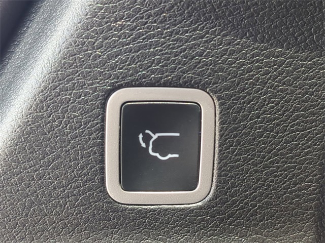 2026 Chrysler Voyager LX photo 13