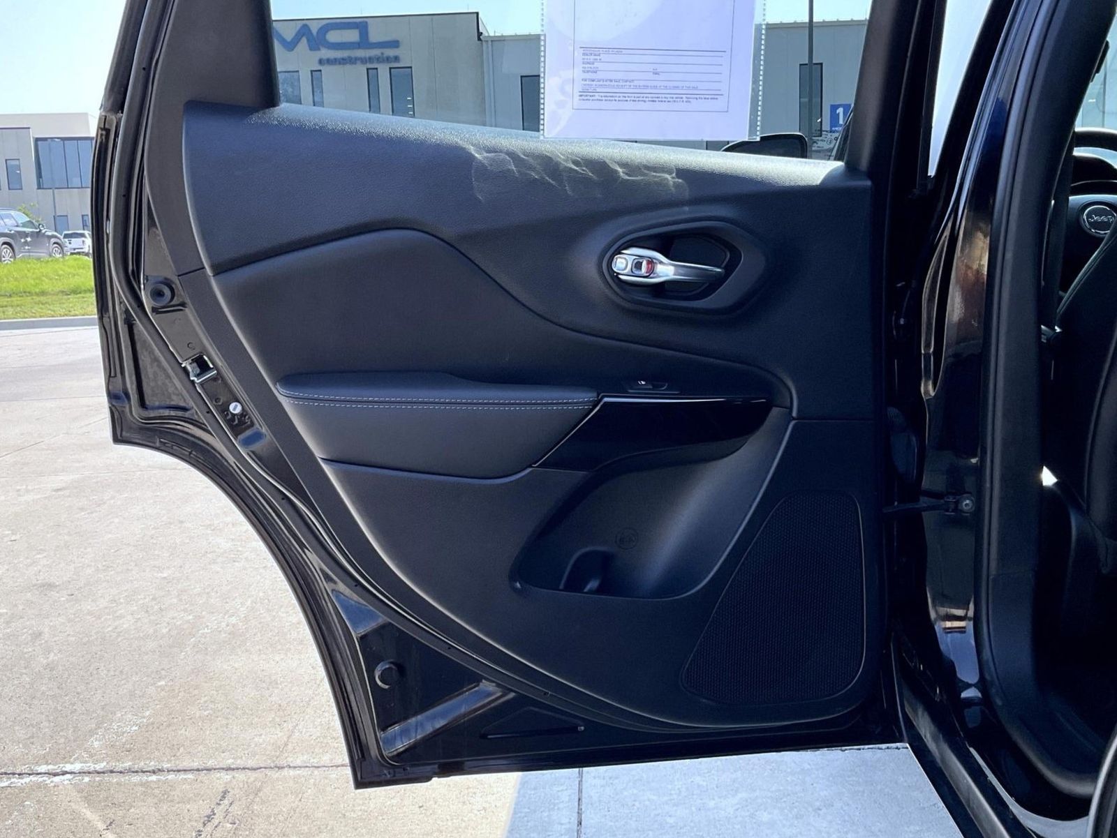 2023 Jeep Cherokee Altitude photo 18