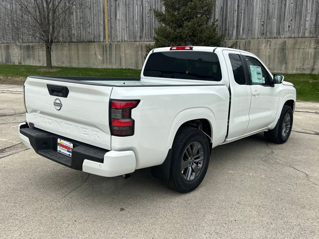 2025 Nissan Frontier SV photo 5