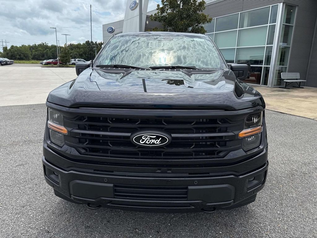 2025 Ford F-150 XLT photo 2