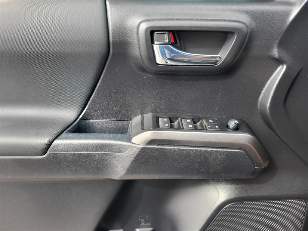 2020 Toyota Tacoma TRD Off-Road photo 21