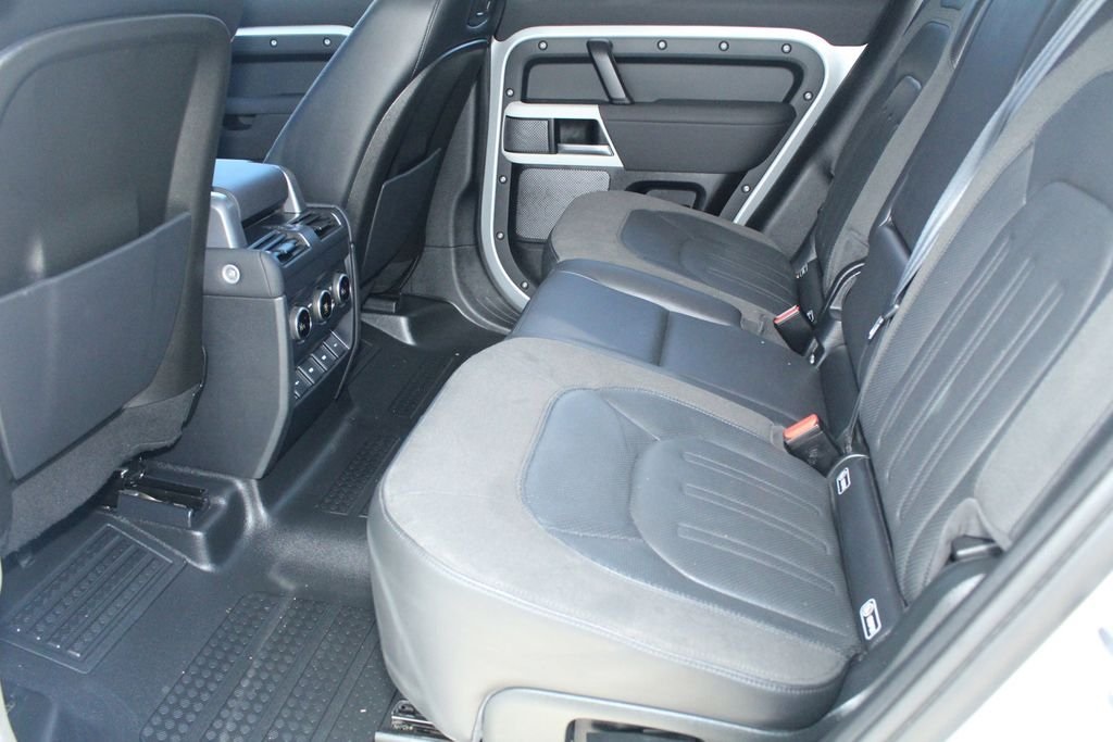 2020 Land Rover Defender 110 photo 6