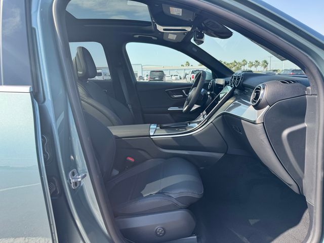 2025 Mercedes Benz GLC 300 photo 16