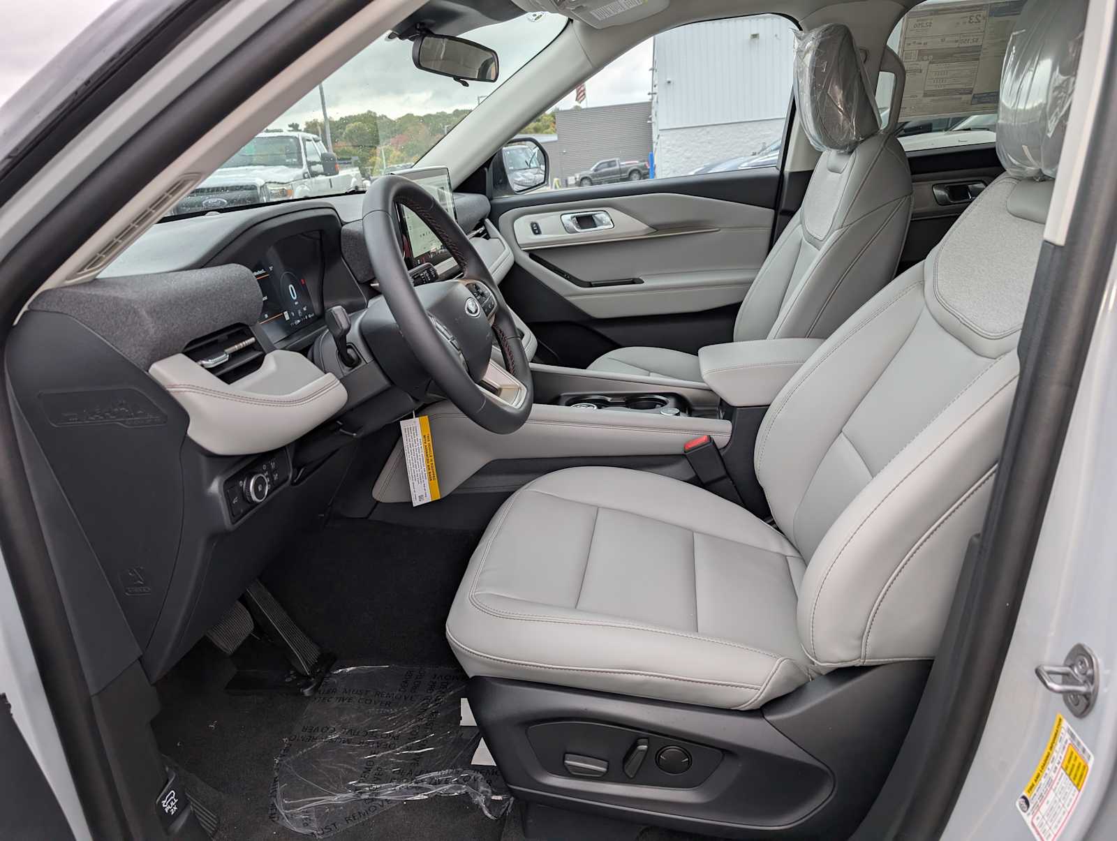 2026 Ford Explorer photo 4