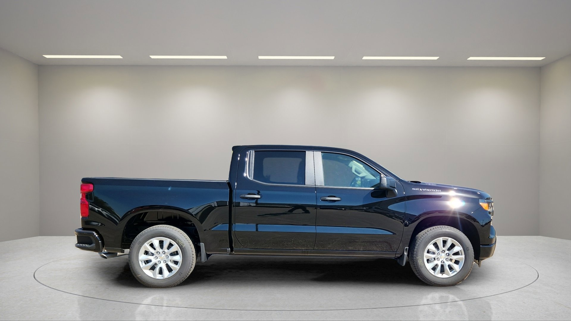 2026 Chevrolet Silverado 1500 Custom photo 2