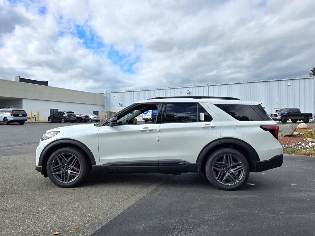2025 Ford Explorer ST photo 2