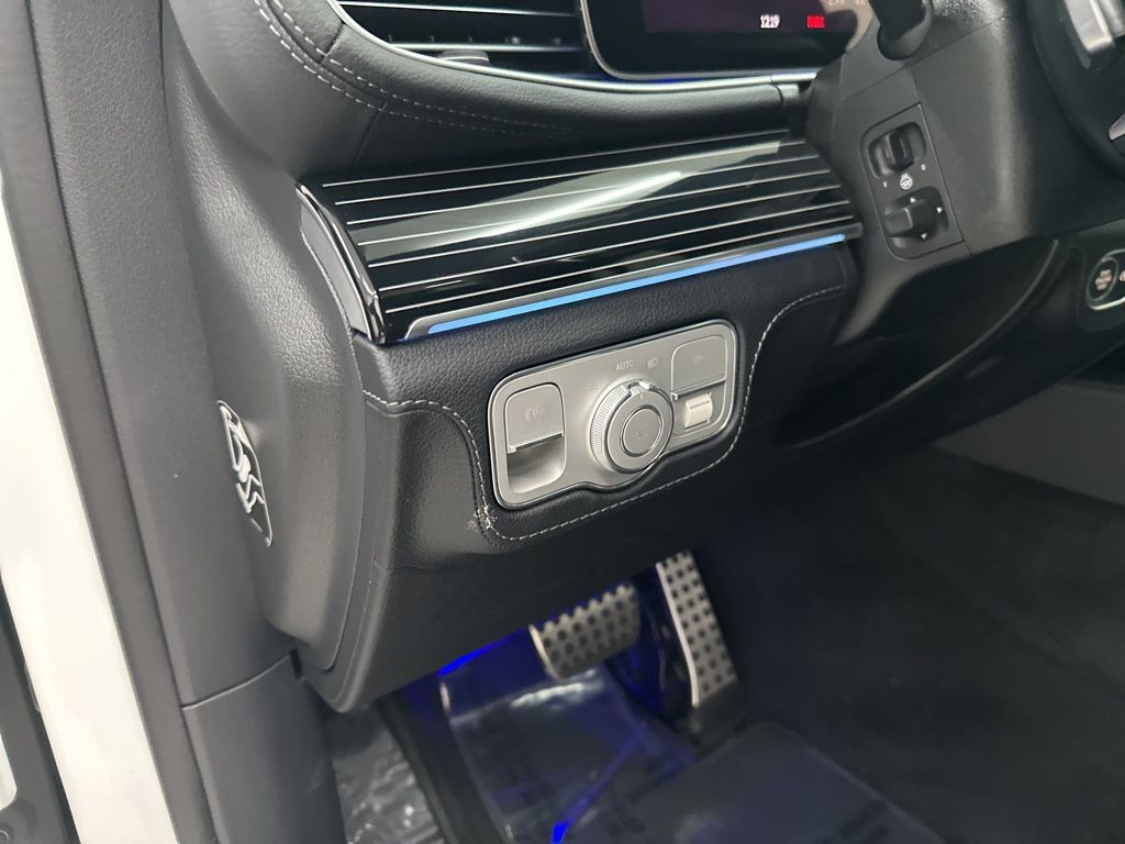 2026 Mercedes Benz GLS 450 4MATIC photo 17