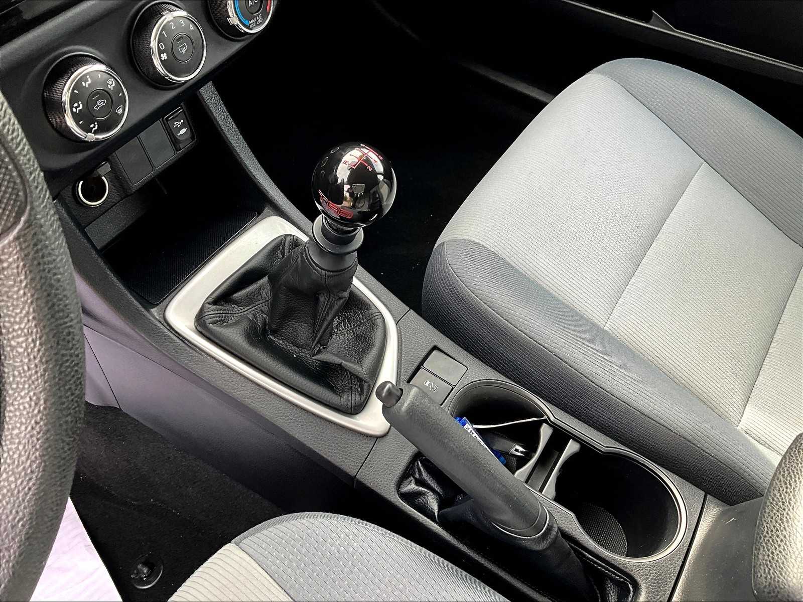 2016 Toyota Corolla L photo 19