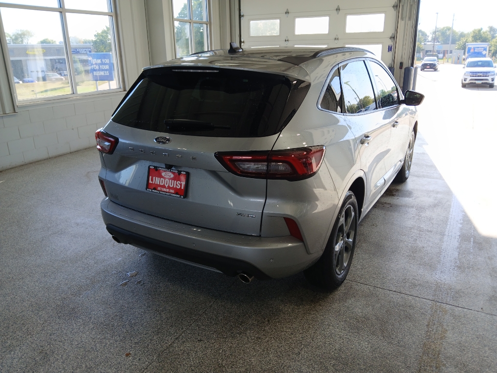 2023 Ford Escape ST-Line photo 8