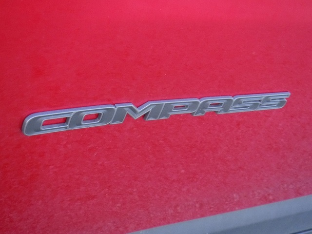 2026 Jeep Compass Latitude Altitude photo 2