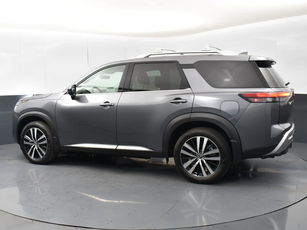 2025 Nissan Pathfinder Platinum photo 3