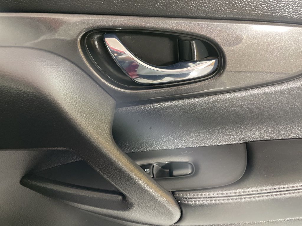 2017 Nissan Rogue SV AWD photo 11