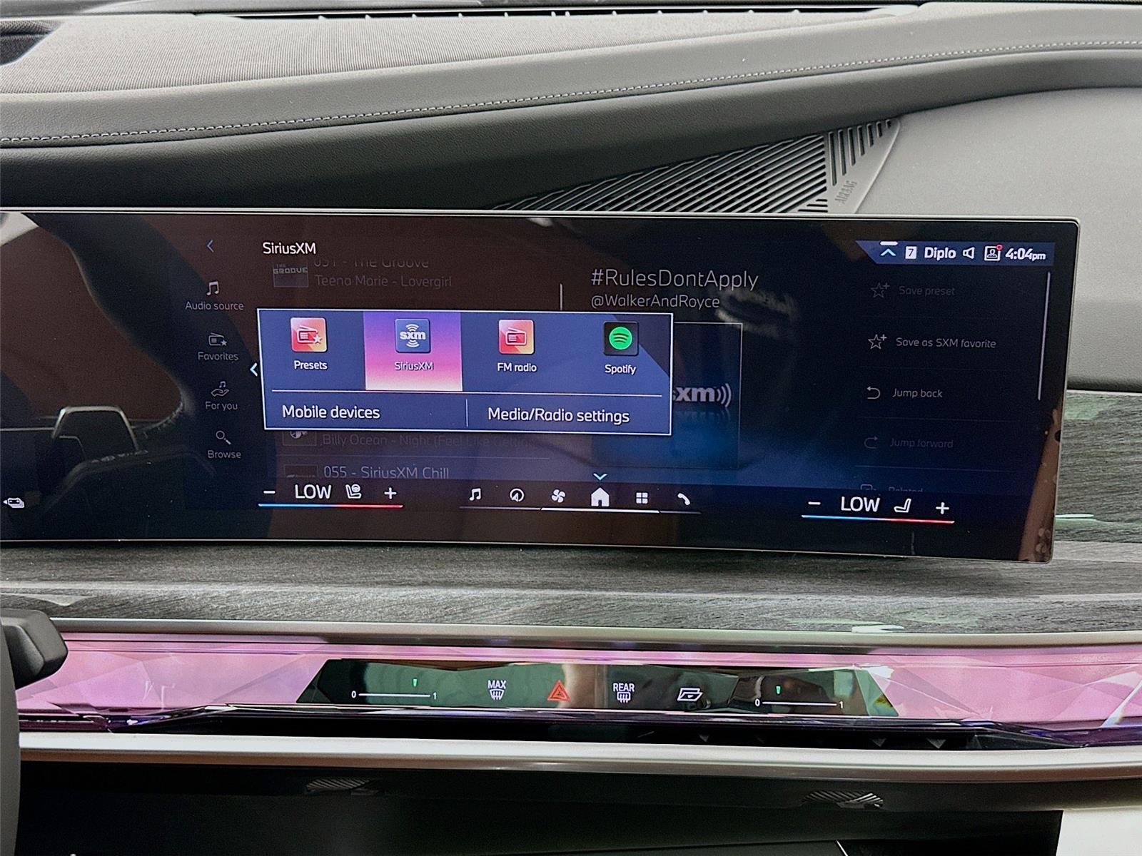2026 Bmw 750e photo 14
