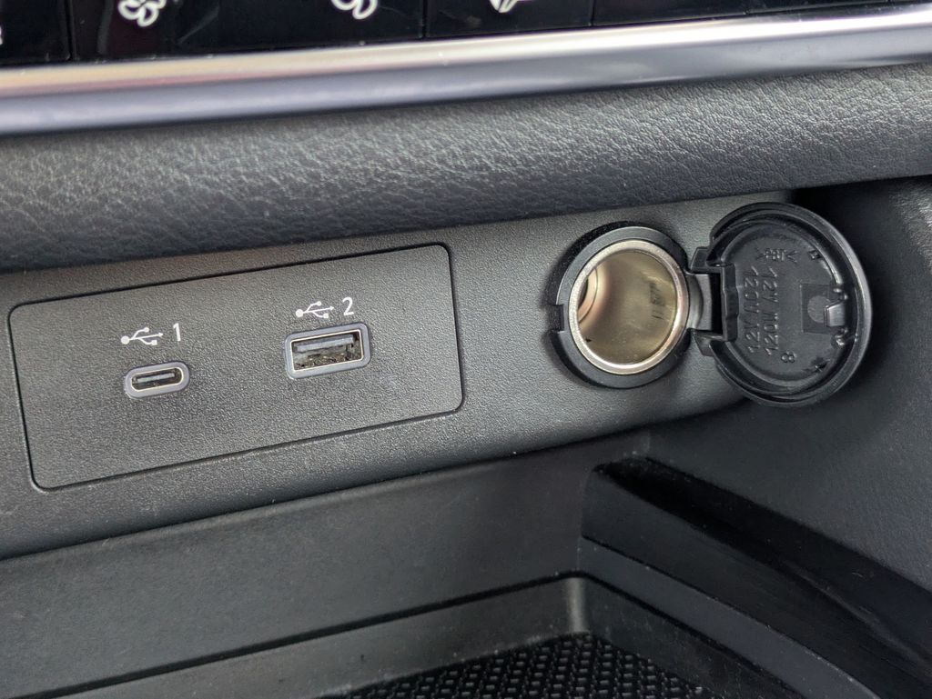 2021 Nissan Rogue SV photo 21