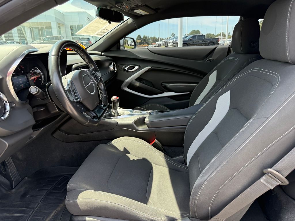 2022 Chevrolet Camaro LT1 photo 9