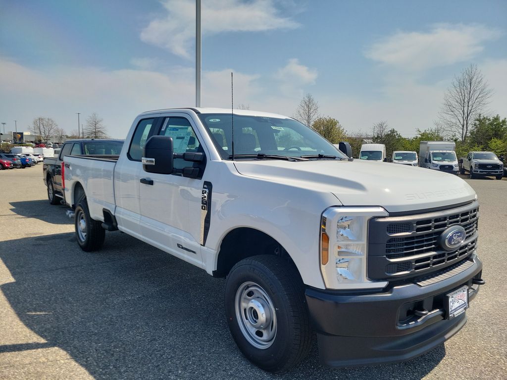 2025 Ford F-250 Super Duty XL's photo