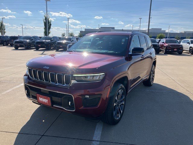 2022 Jeep Grand Cherokee Overland photo 2
