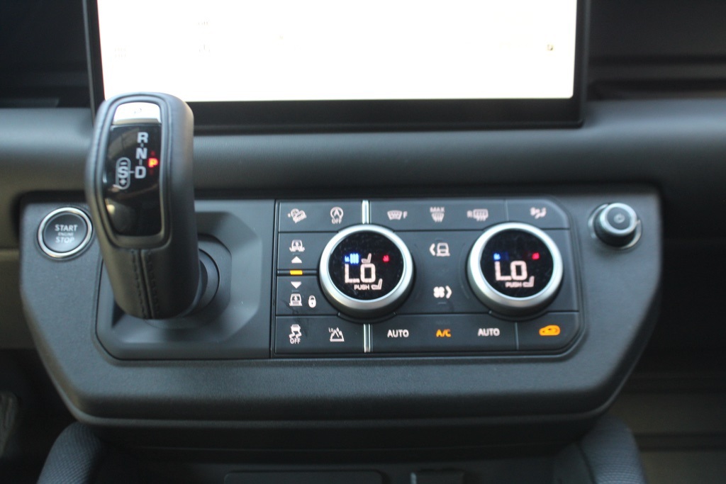 2024 Land Rover Defender Outbound photo 19