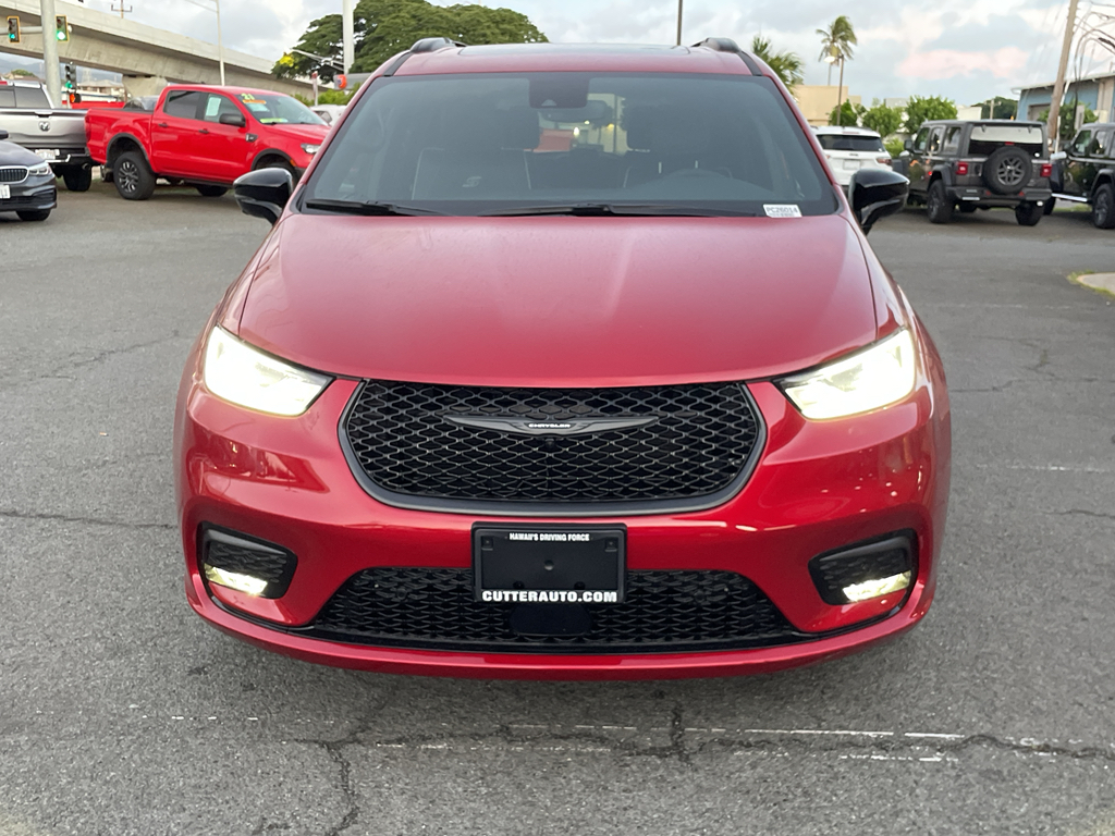 2026 Chrysler Pacifica Limited's photo