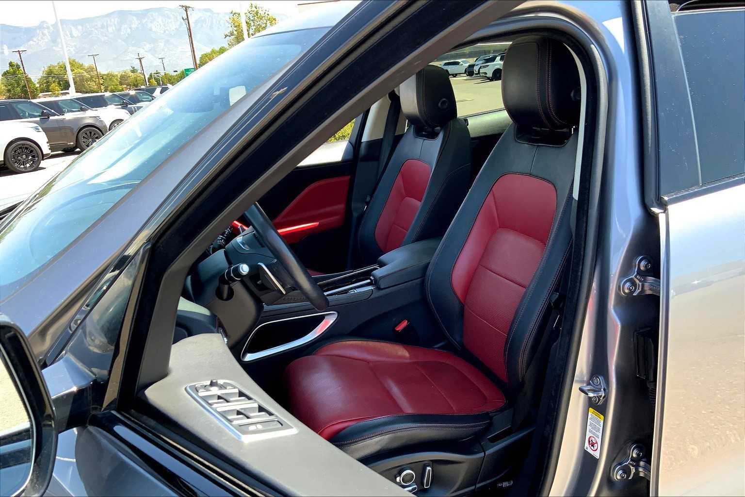 2020 Jaguar F-PACE Checkered Flag Edition photo 6