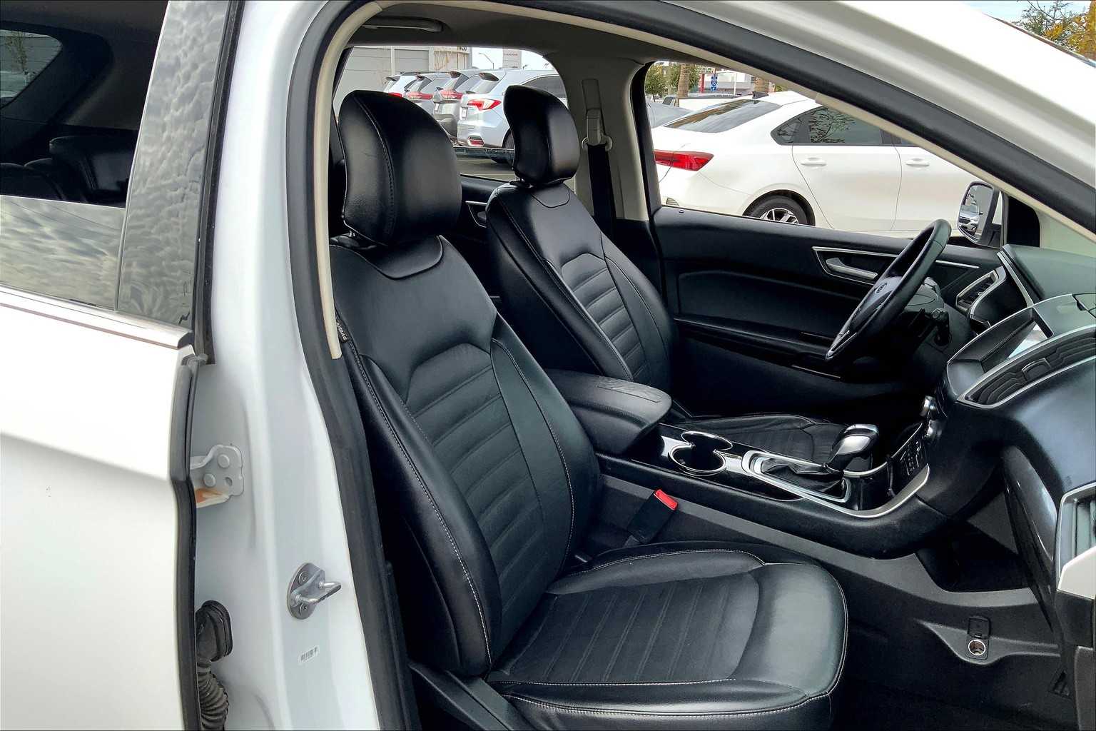 2017 Ford Edge SEL photo 8