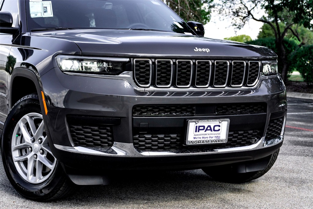 2025 Jeep Grand Cherokee Laredo X photo 3
