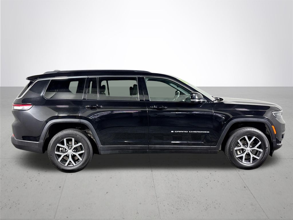 2024 Jeep Grand Cherokee Limited photo 2