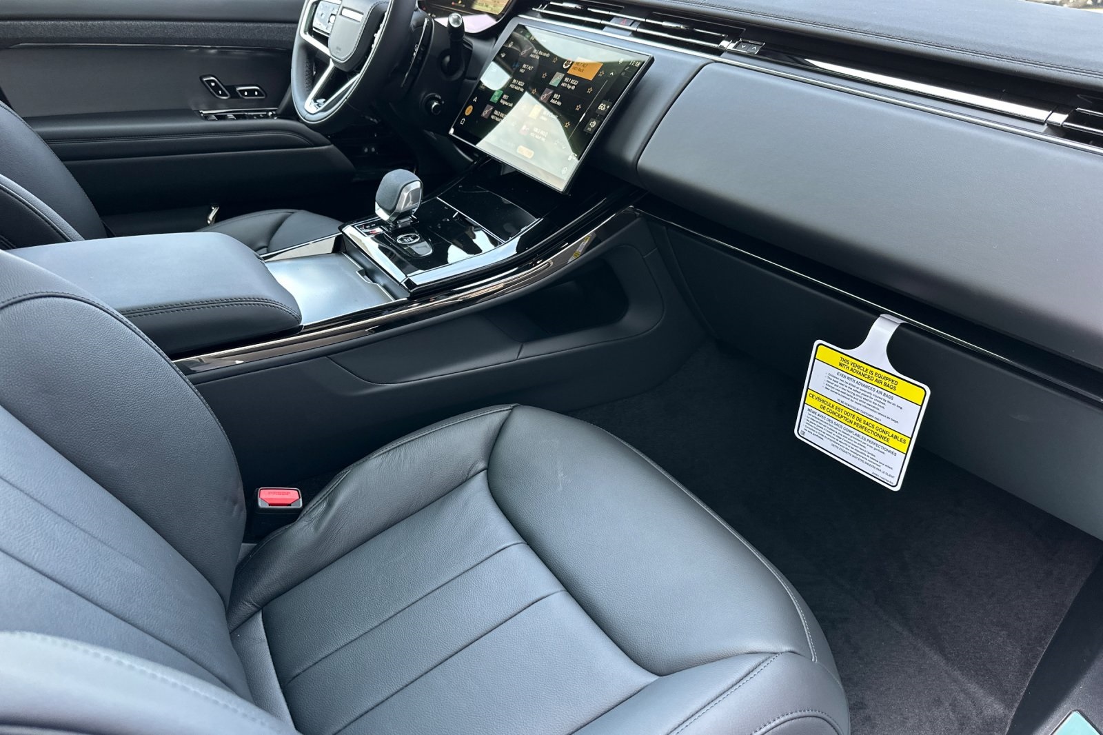 2025 Land Rover Range Rover Sport P360 S photo 16