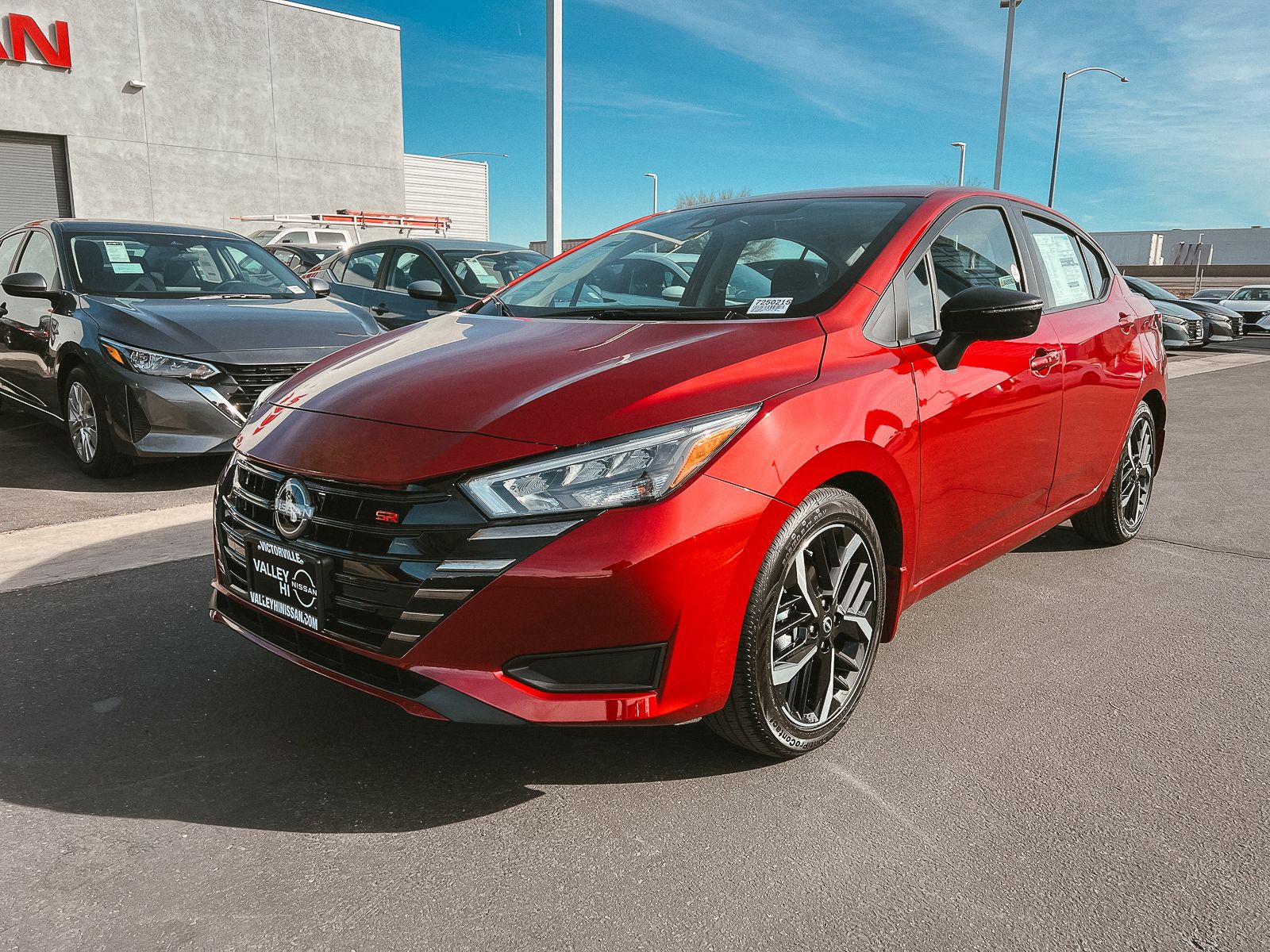 2025 Nissan Versa 1.6 SR photo 2