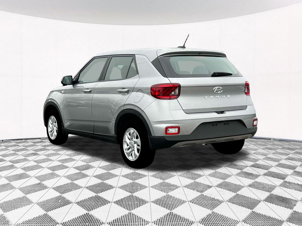 2025 Hyundai Venue SE photo 4