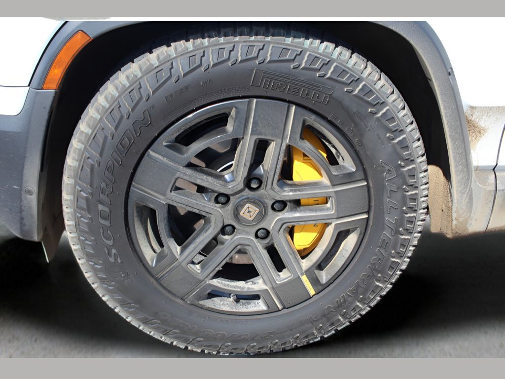 2022 Rivian R1T Adventure photo 8
