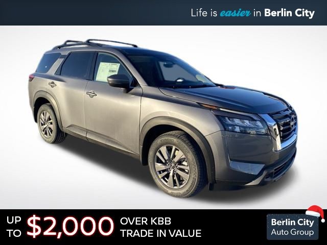 2025 Nissan Pathfinder SV's photo