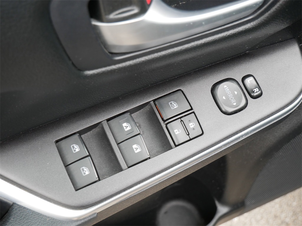2016 Toyota Camry SE photo 18