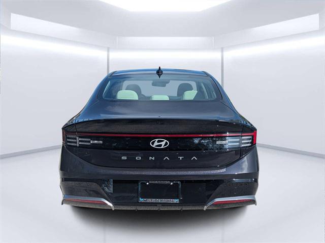2025 Hyundai Sonata SEL photo 4