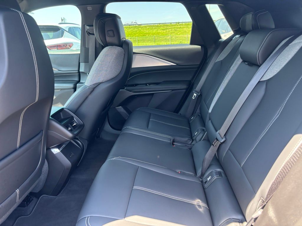 2024 Cadillac Lyriq Tech photo 6