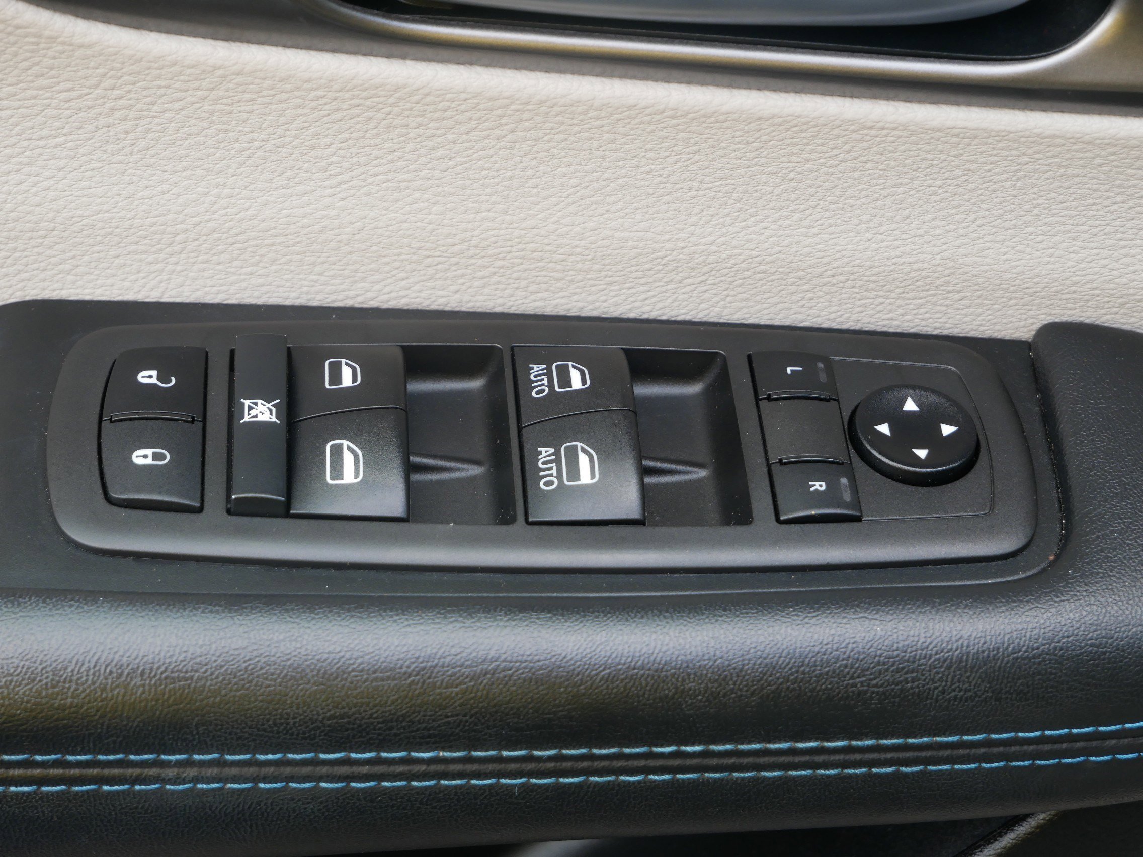 2021 Chrysler Pacifica Touring L photo 10