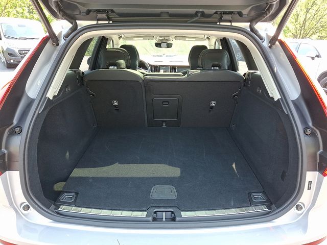 2025 Volvo XC60 B5 Plus photo 28