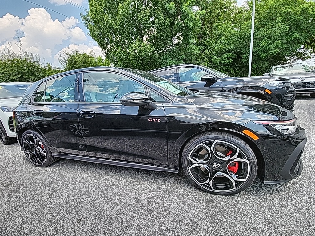2025 Volkswagen Golf GTI Autobahn photo 4