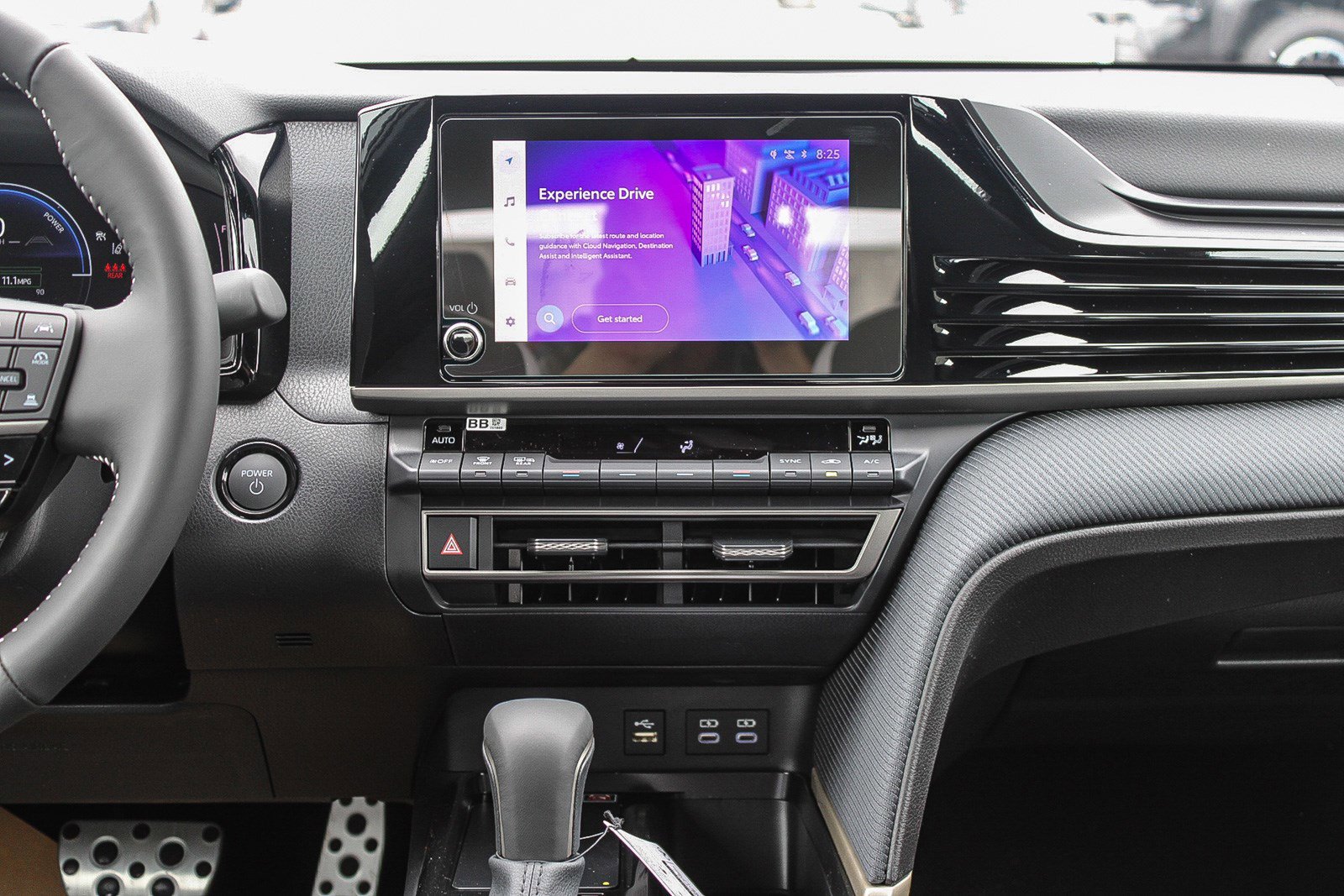 2025 Toyota Camry SE photo 13
