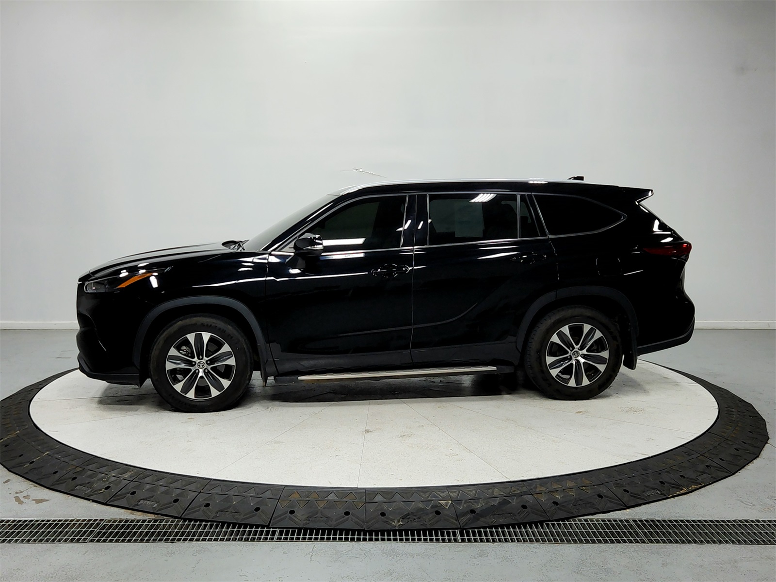 2022 Toyota Highlander XLE photo 3