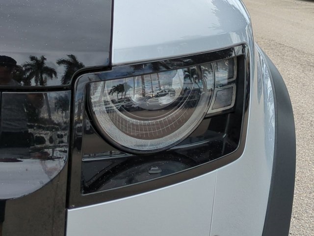 2023 Land Rover Defender 110 photo 8