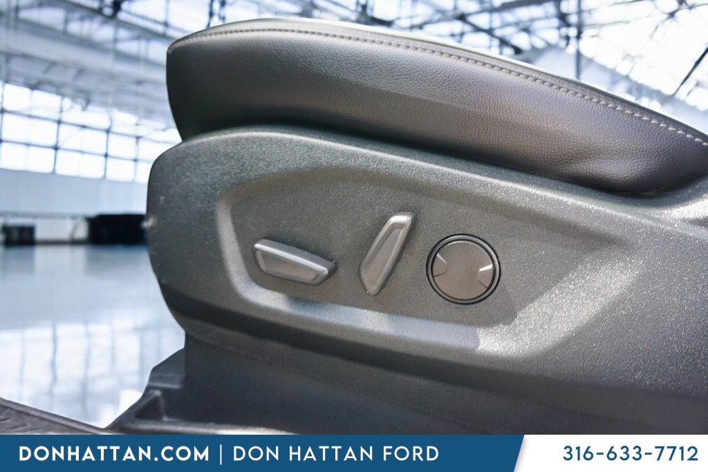 2022 Ford Edge SEL photo 19