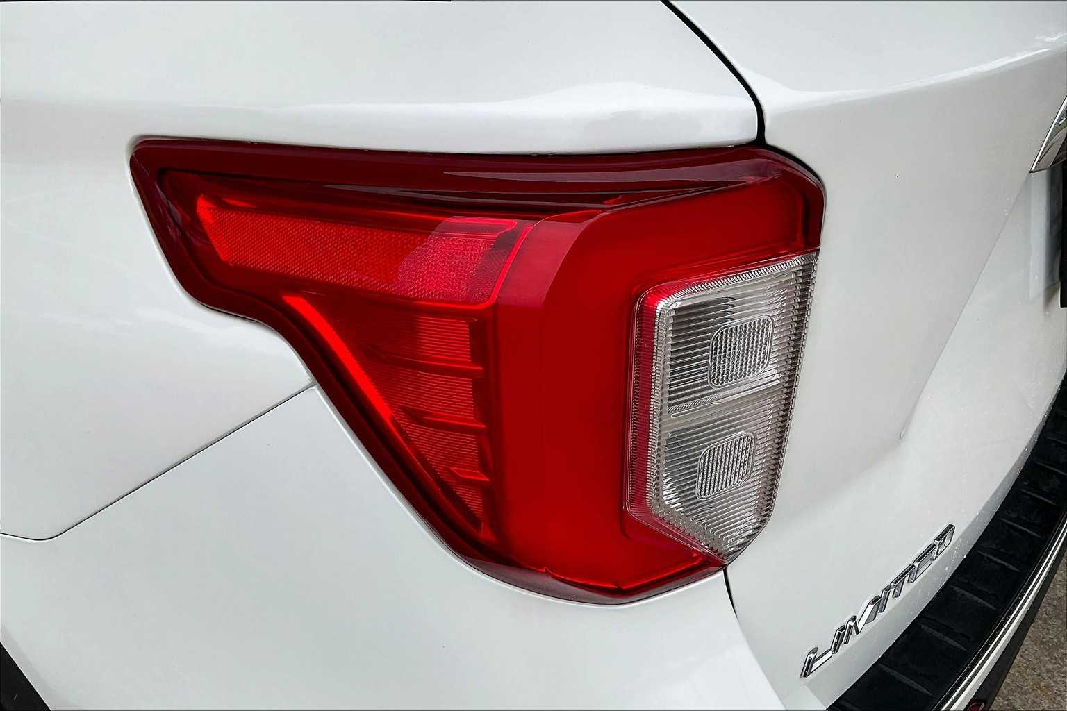 2020 Ford Explorer Limited photo 24