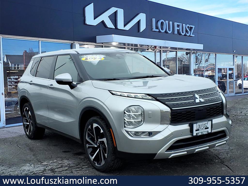 2024 Mitsubishi Outlander SE's photo