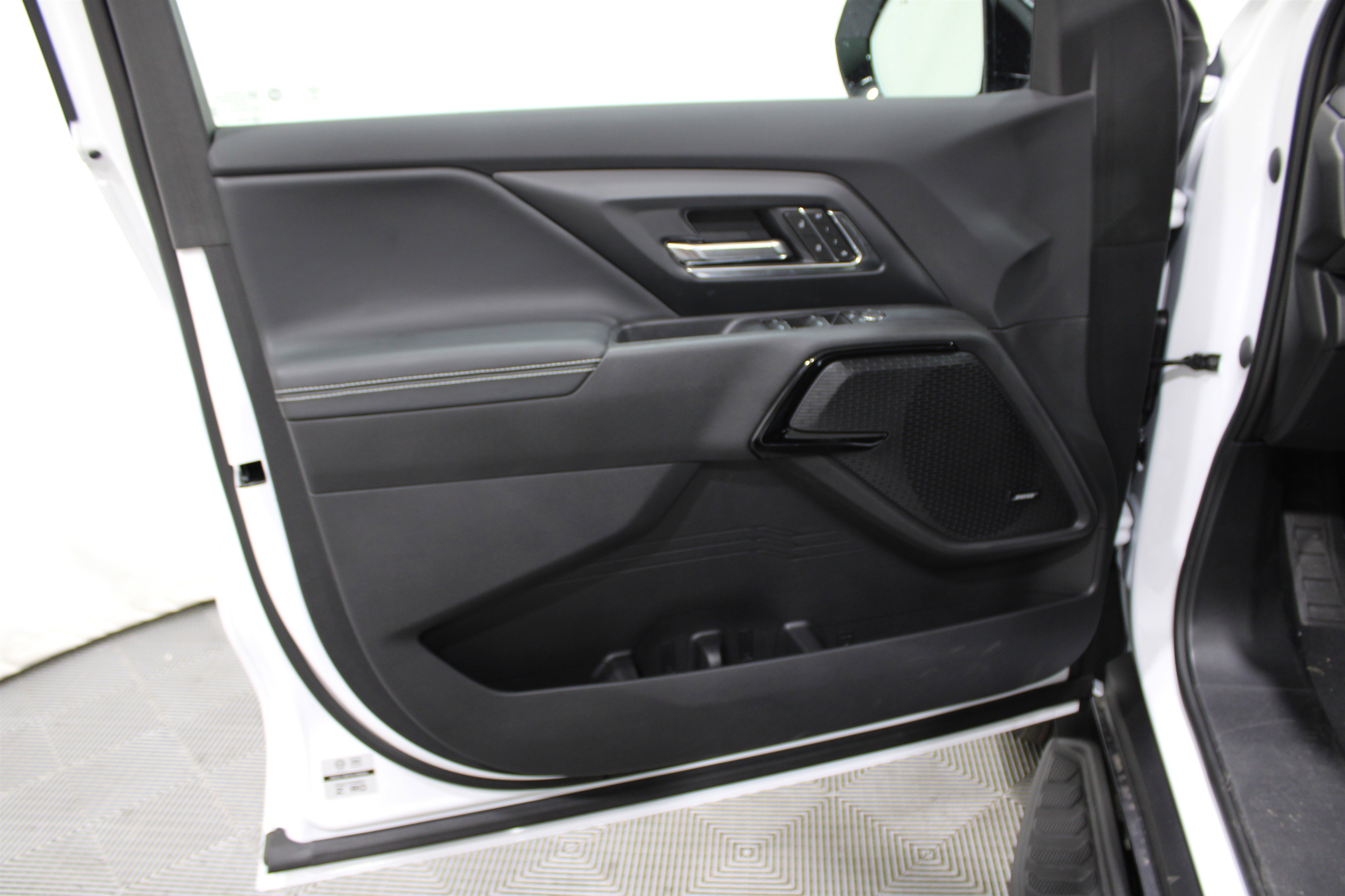 2025 Chevrolet Silverado EV LT photo 5