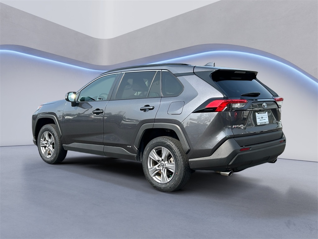 2022 Toyota RAV4 Hybrid XLE photo 2
