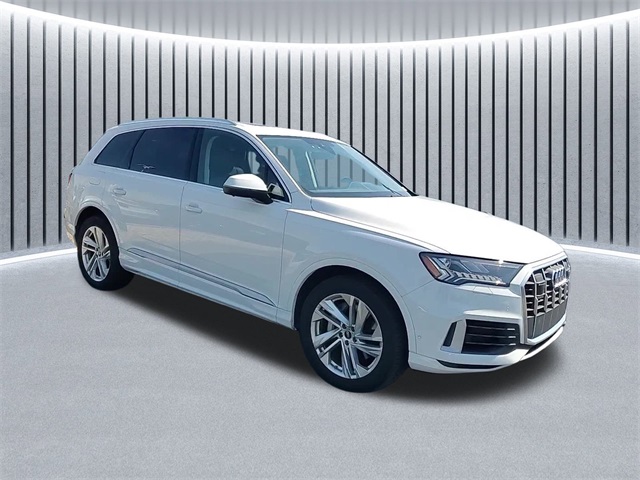2023 Audi Q7 55 Premium Plus photo 2