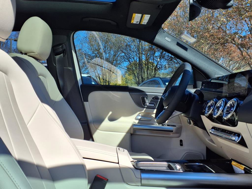 2025 Mercedes Benz GLA 250 4MATIC photo 9