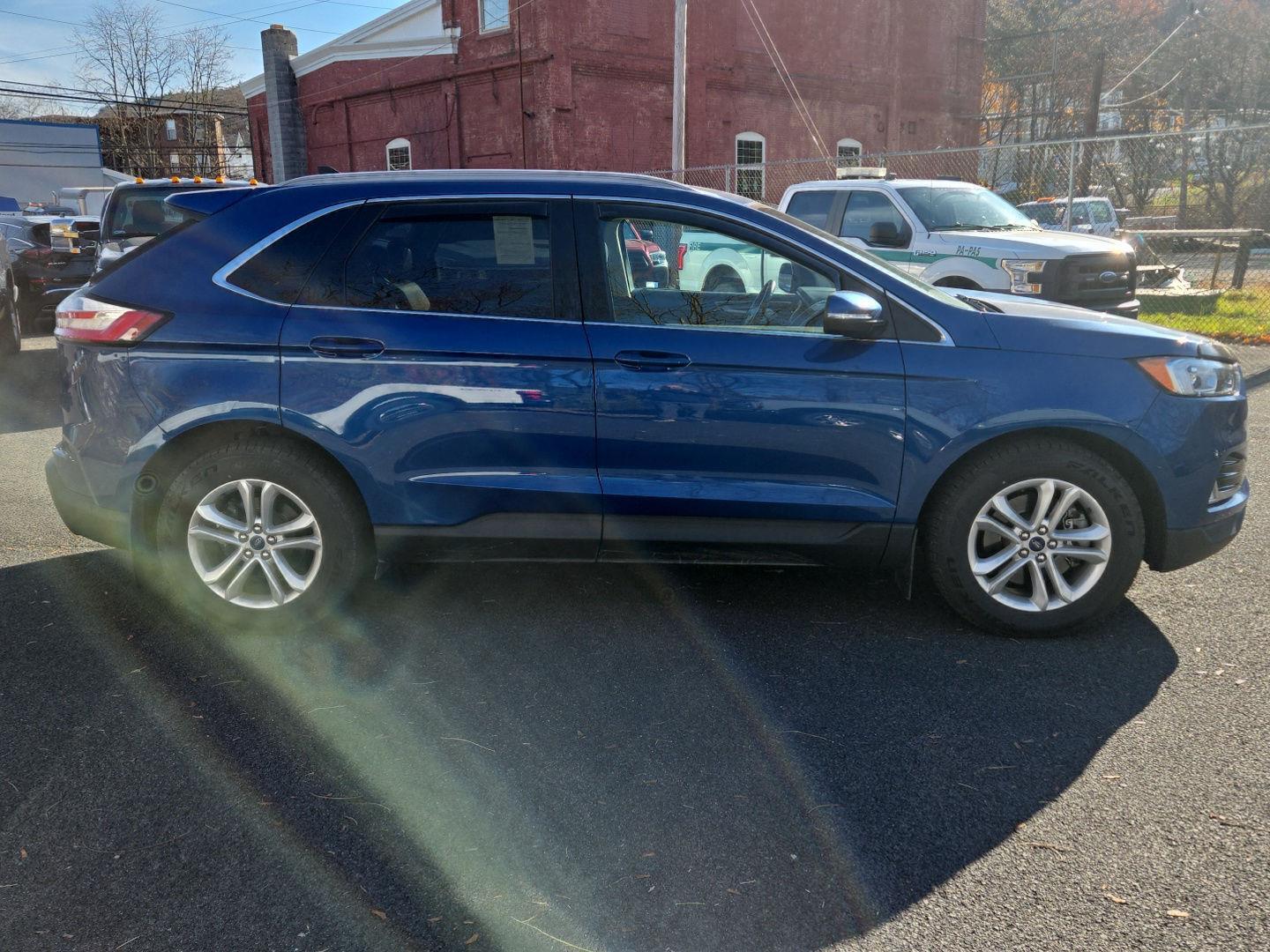 2020 Ford Edge SEL photo 2