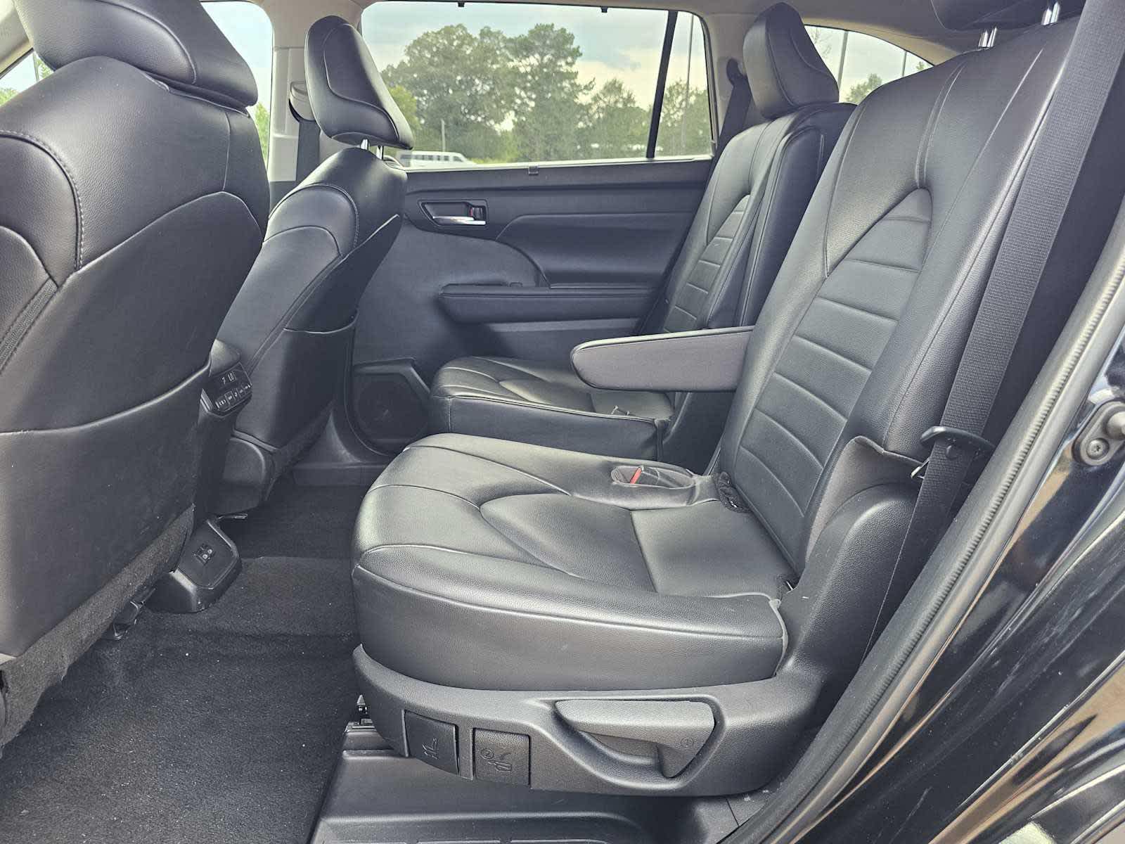 2022 Toyota Highlander XLE photo 17